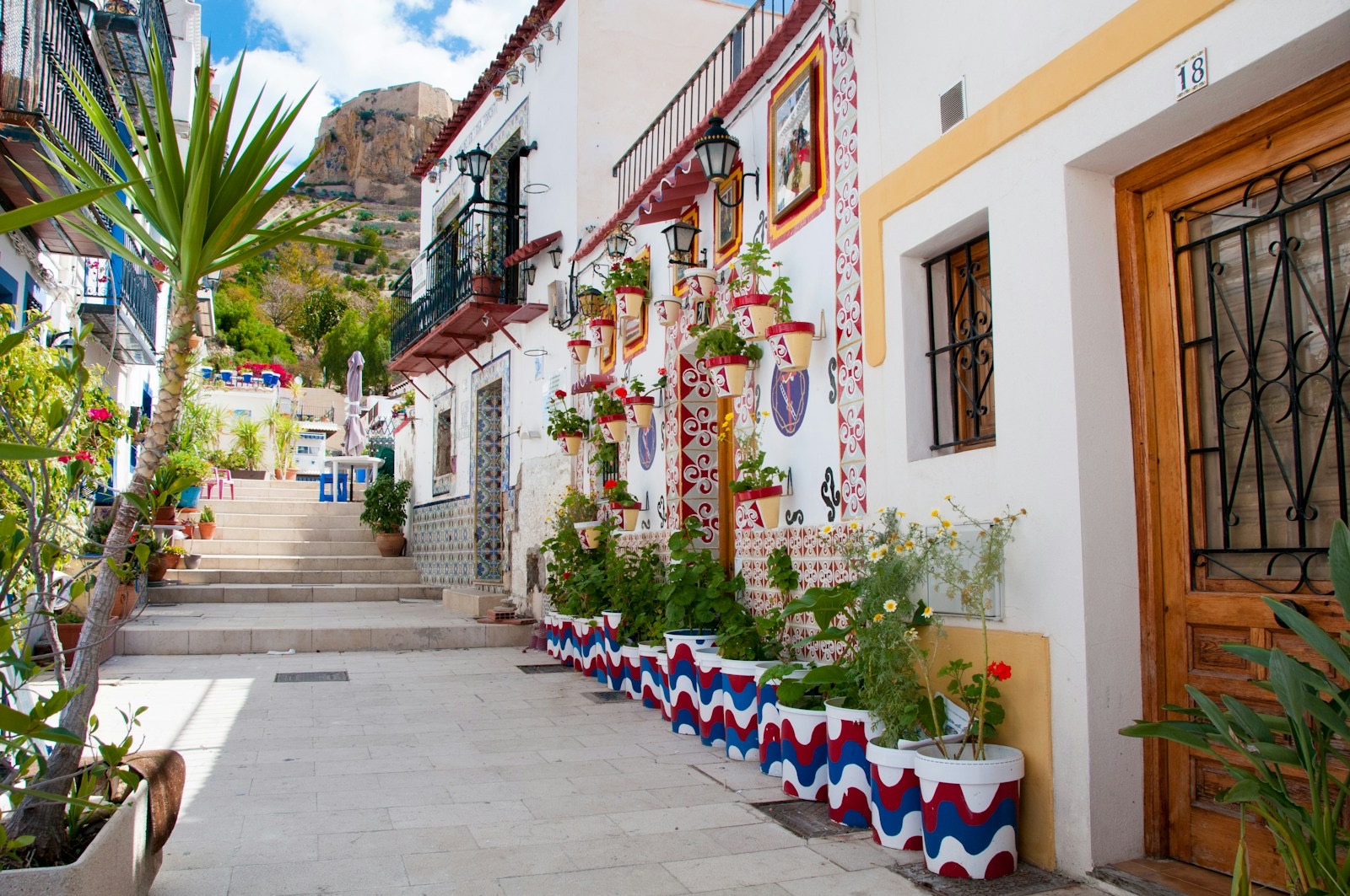 A whitewashed street in the Santa Cruz quarter below the castle